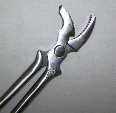 G.E. Curved Jaw Clincher